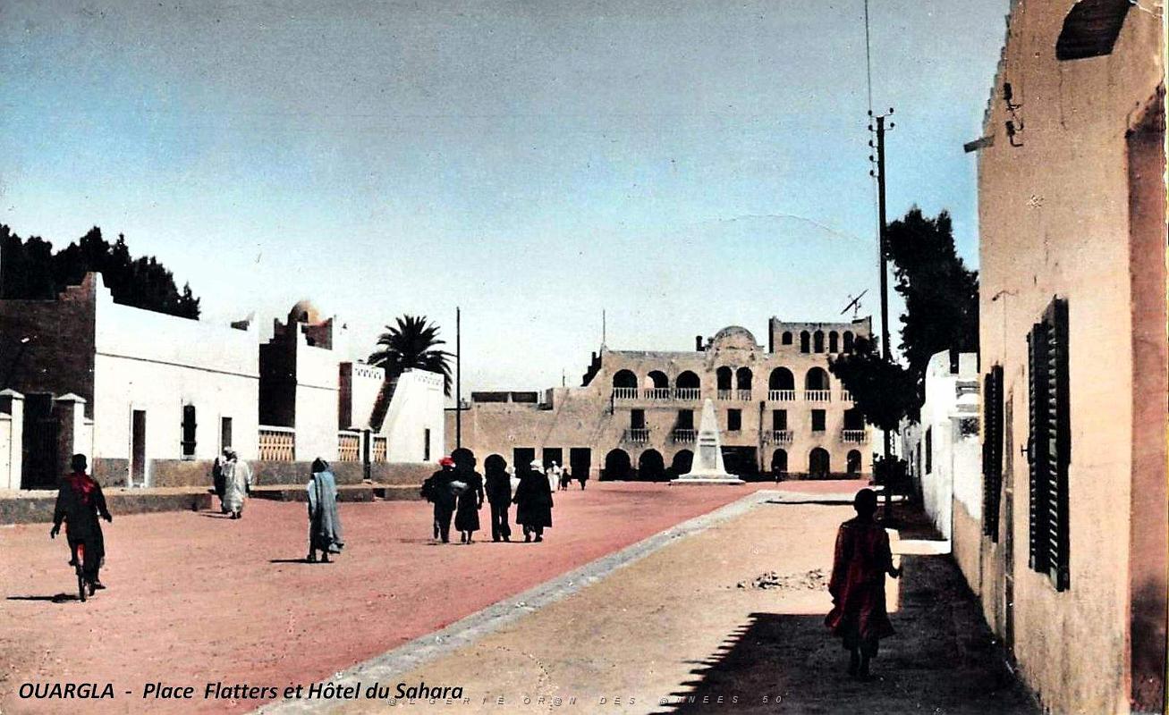 Ouargla - Place Flatters et Hotel du Sahara.jpg